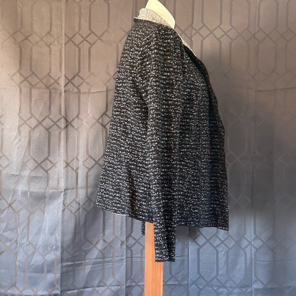✨4/$30 Sweater  Blazer - Picture 2 of 3